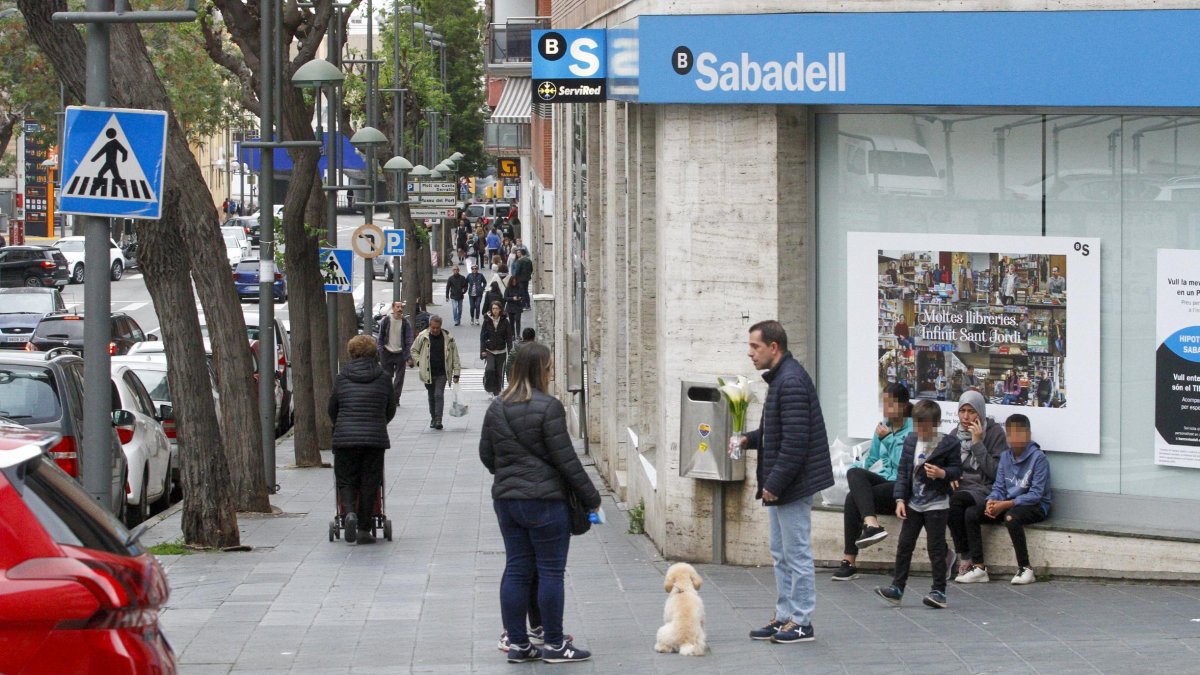 Personas caminando en la calle Pere Martell de Tarragona, en una imagen de archivo.