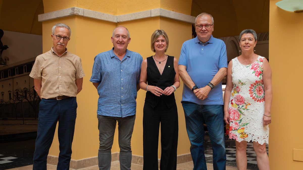 Enric Brull, Joan Aregio, Noemí Llauradó, Manel Sanromà y Cinta S. Bellmunt, tras la reunión en la Diputació
