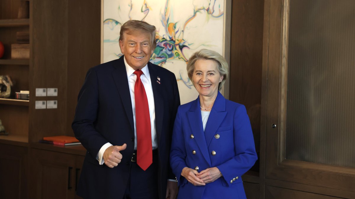 El presidente de Estados Unidos, Donald Trump, y la presidenta de la Comisión Europea, Ursula von der Leyen, durante la cumbre del G-7