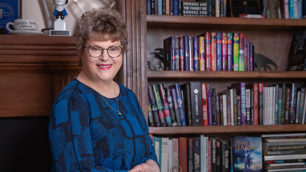 Charlaine Harris, autora de la serie de Aurora Teagarden y de ‘True Blood’.​