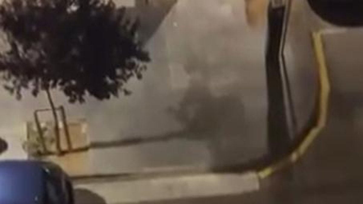 Uno de los heridos fue apaleado en el paso de peatones de la calle Rebolledo.​