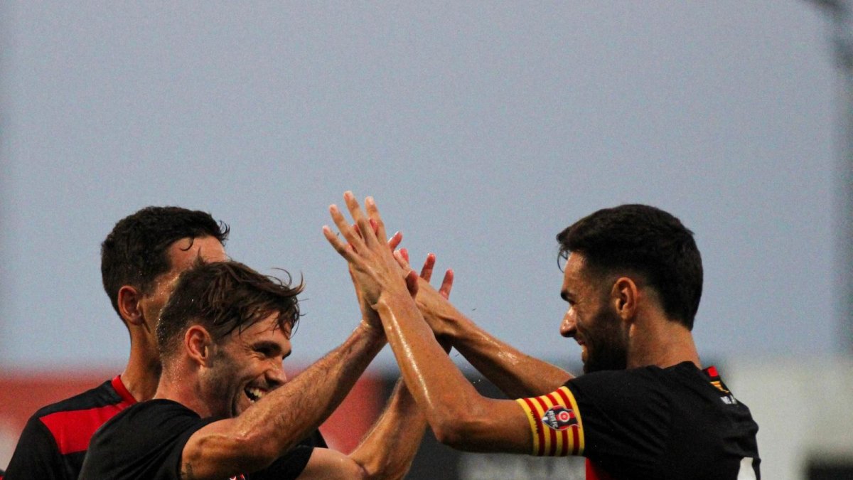 Carbia celebra su gol junto a Josep Ramon Sardà, quien le dio la asistencia.