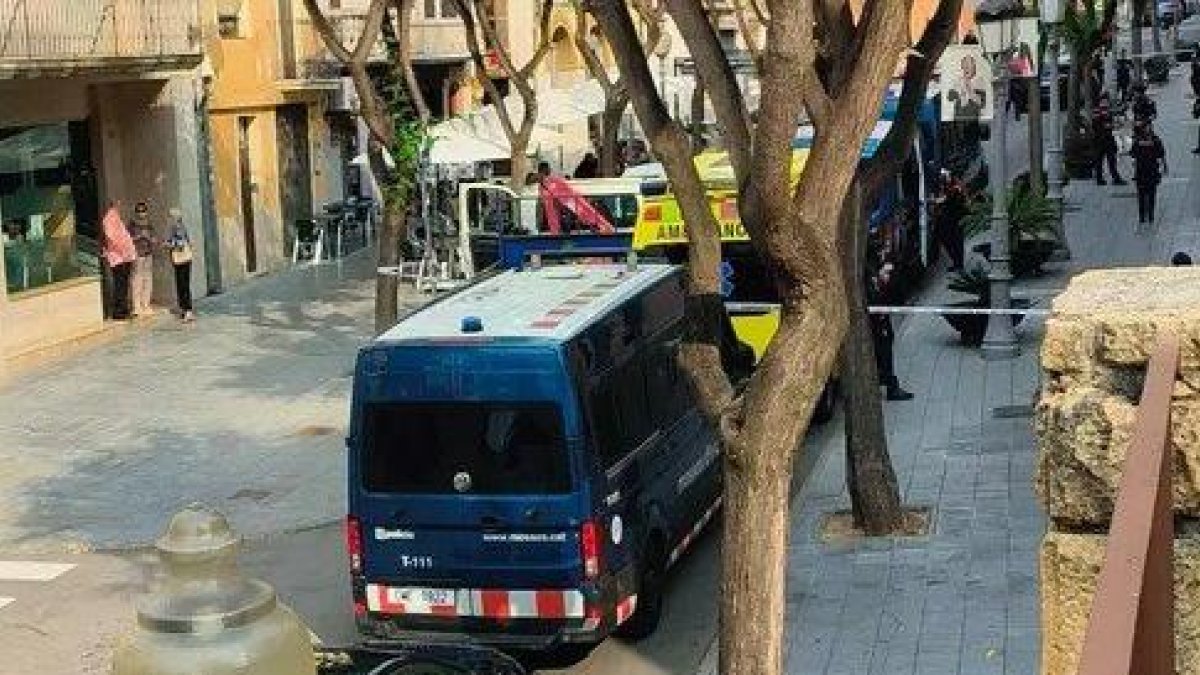 Dispositivo policial cuando se accedió al edificio para decomisar la marihuana.