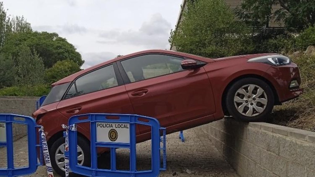 El vehículo quedó parado de manera aparatosa