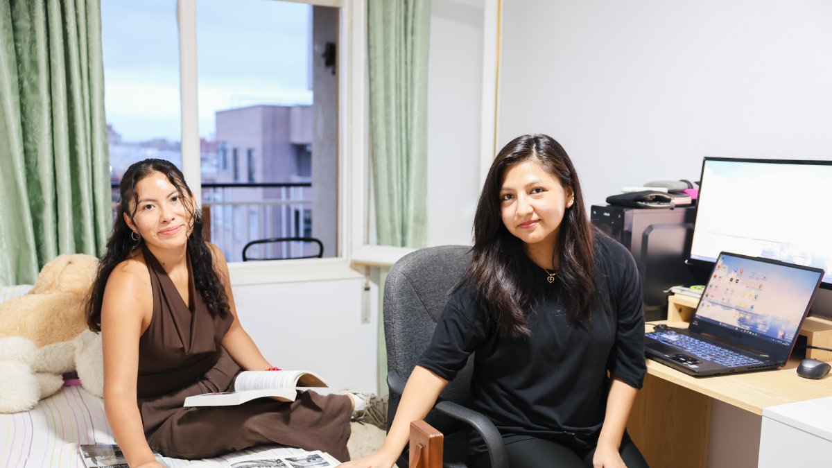 Mildred Durán y Ana Bautista son estudiantes de la URV y comparten piso en Reus.