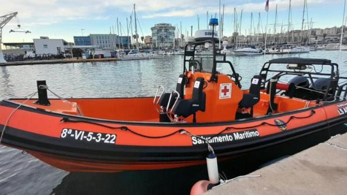 La lancha que ha intervenido en el rescate.