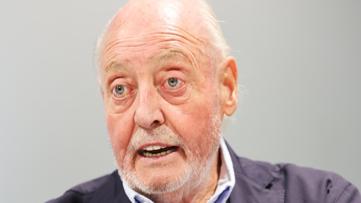 El presidente de la Federació Catalana de Futbol, Joan Soteras, durante de la entrevista.