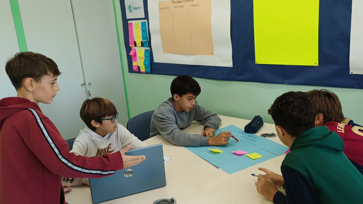 Alumnos del Col·legi Mare Nostrum de Tarragona en el aula Talent+​
