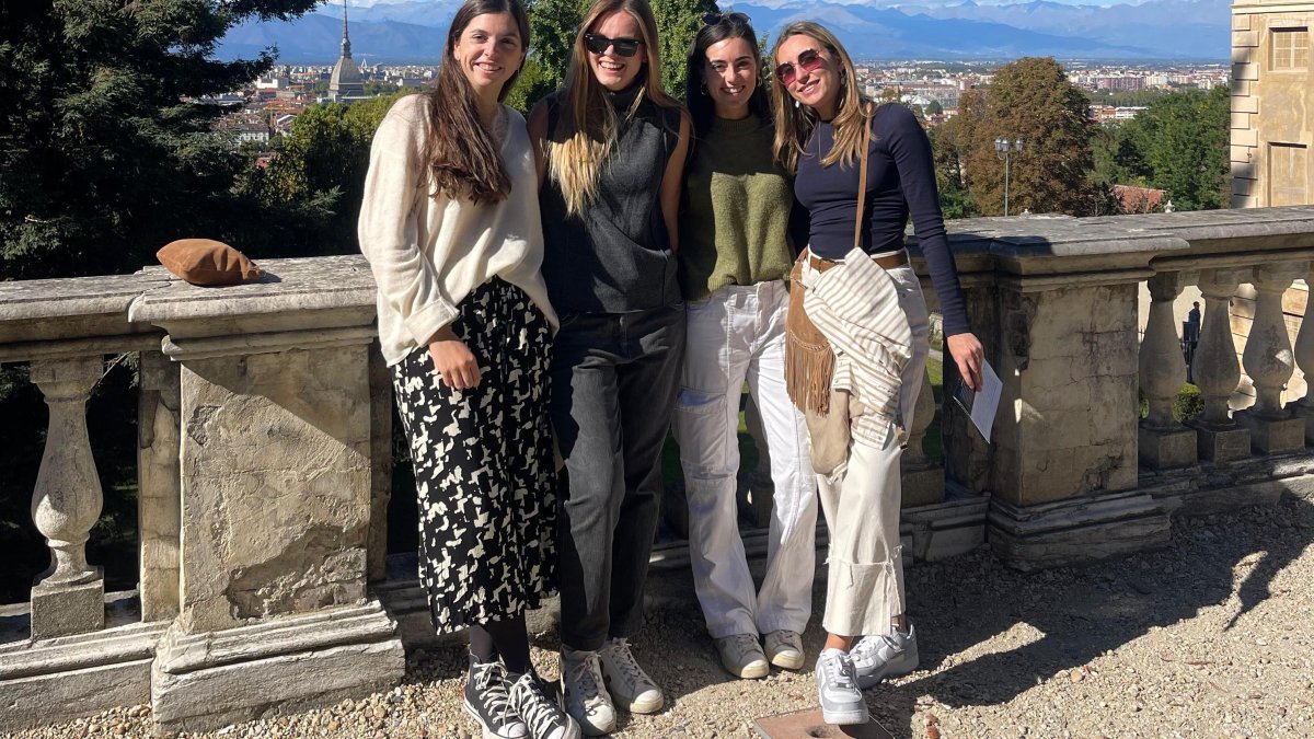 Carla (segunda por la izquierda) estudia en Reus y está de Erasmus actualmente en Turín (Italia).