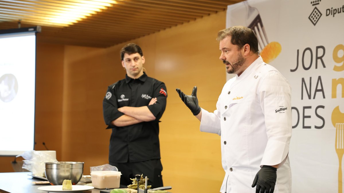 Los chefs Pep Moreno (en primer plano) y Rafel Muria ofrecieron una exhibición gastronómica en el TAS