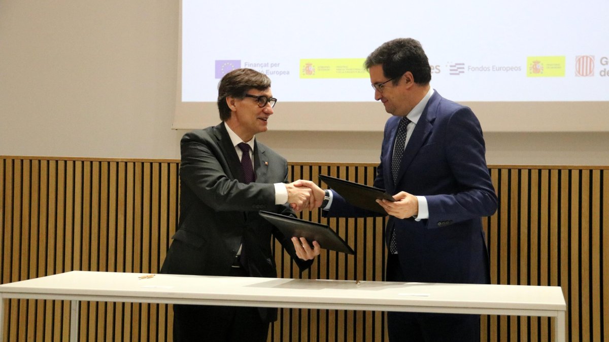 El president del Govern, Salvador Illa, y el ministro de Transformación Digital y Función Pública, Óscar López