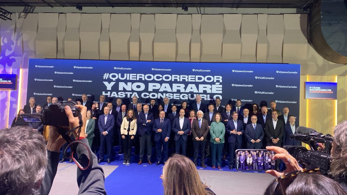 Foto de familia de los participantes en Valencia.