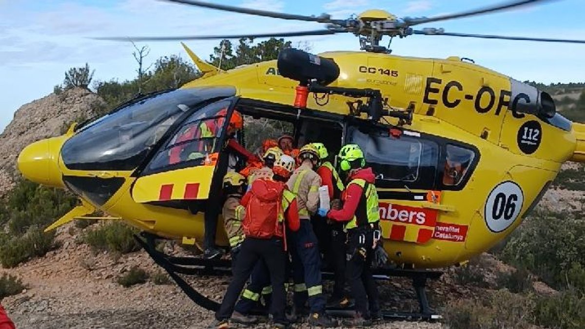 Rescate a un cazador lesionado cerca de la ermita de Sant Bartomeu, en Ulldemolins