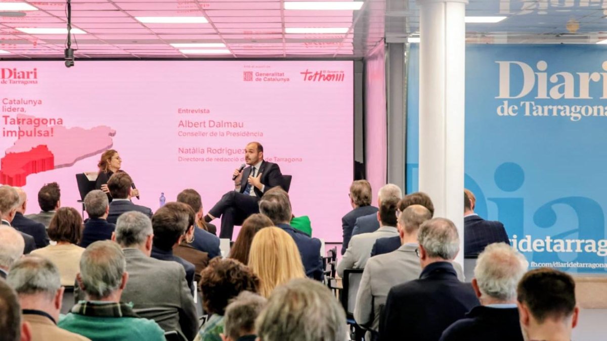 Natàlia Rodríguez, directora del Diari de Tarragona, acompanyada del conseller Albert Dalmau