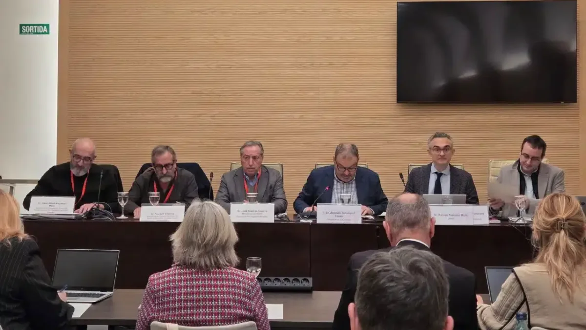 Representantes de Pro Veguerioa Penedès el el Parlament.
