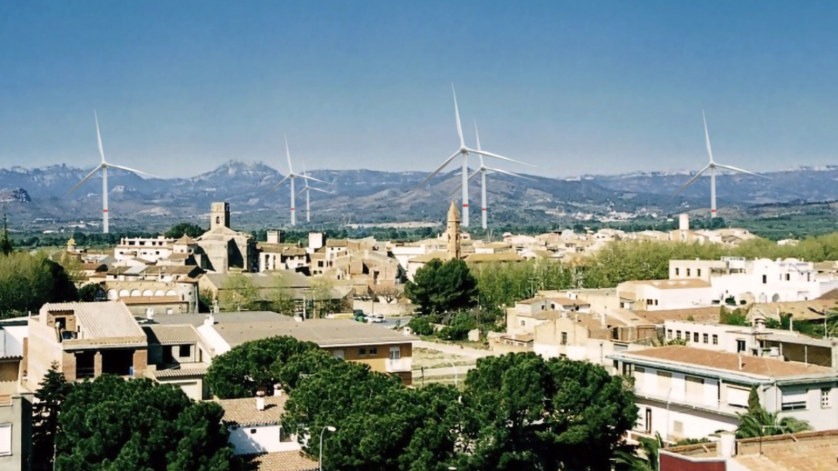 Simulación de como se verían los aerogeneradores de la plana del Baix Camp desde Montbrió del Camp.