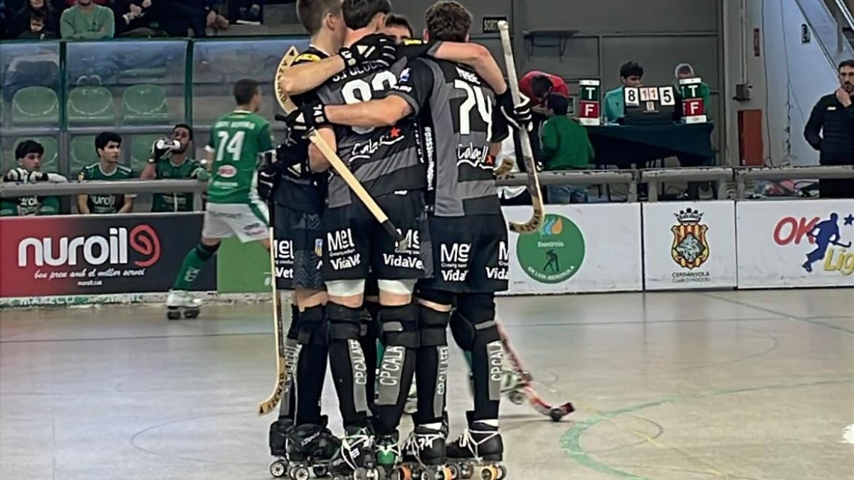 Los calafellenses festejan uno de los goles.