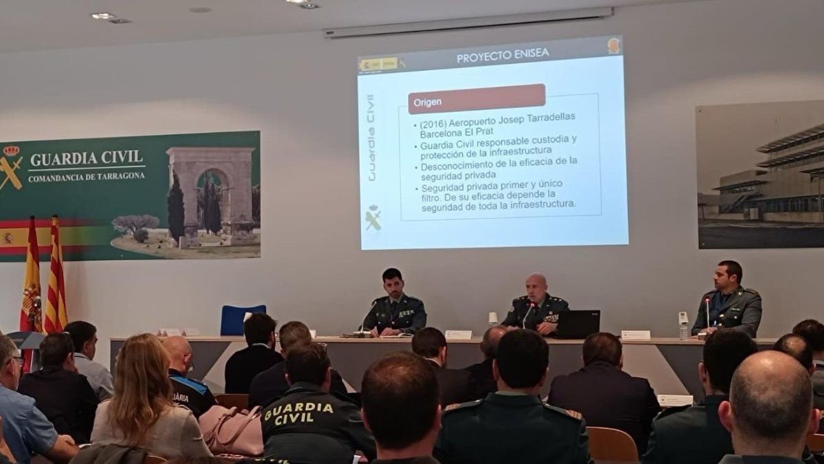 La Guardia Civil refuerza la lucha contra el terrorismo con una jornada sobre infraestructuras críticas en Tarragona.