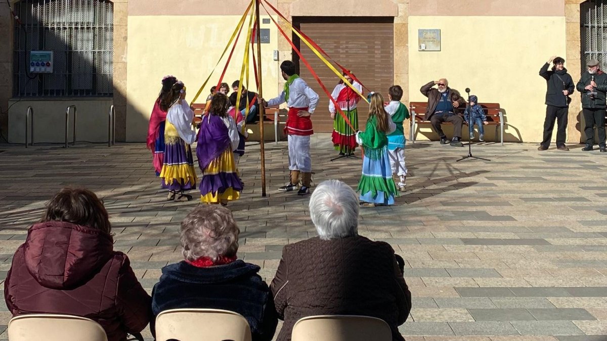 El cap de setmana passat es van presentar els nous balls parlats a la plaça d'Estudi.