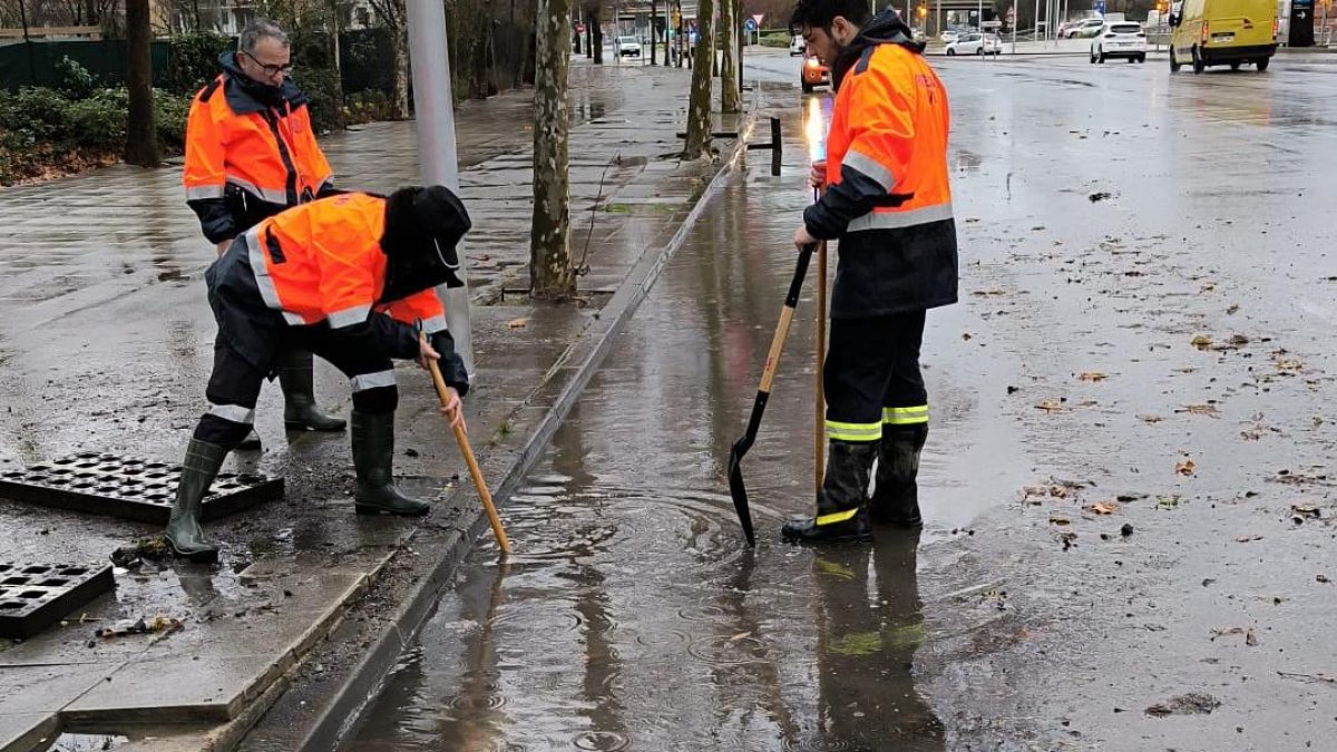 Trabajadores municipales, en la N-340