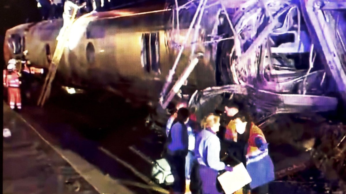 Varios muertos y muchos heridos tras el descarrilamiento de dos trenes de alta velocidad en el término municipal de Adamuz (Córdoba),