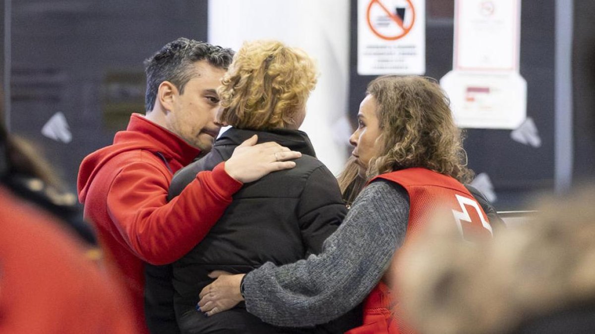 Llegada a la estación de Huelva de familiares de viajeros de los AVE accidentados en Córdoba