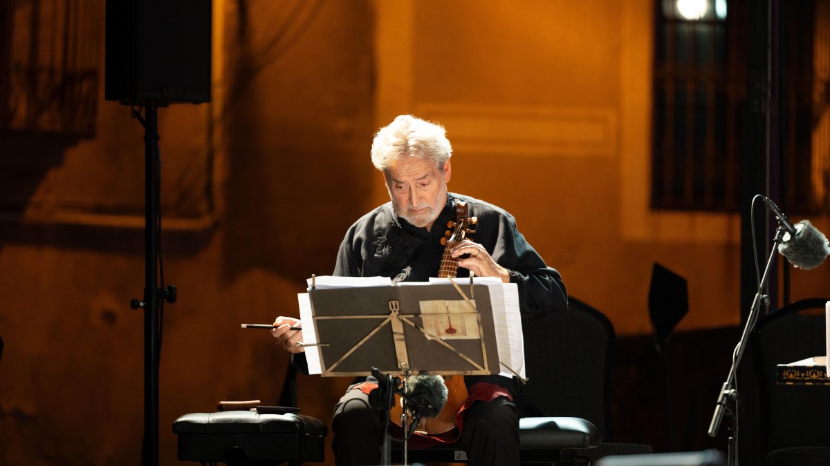 Jordi Savall, durante una actuación.