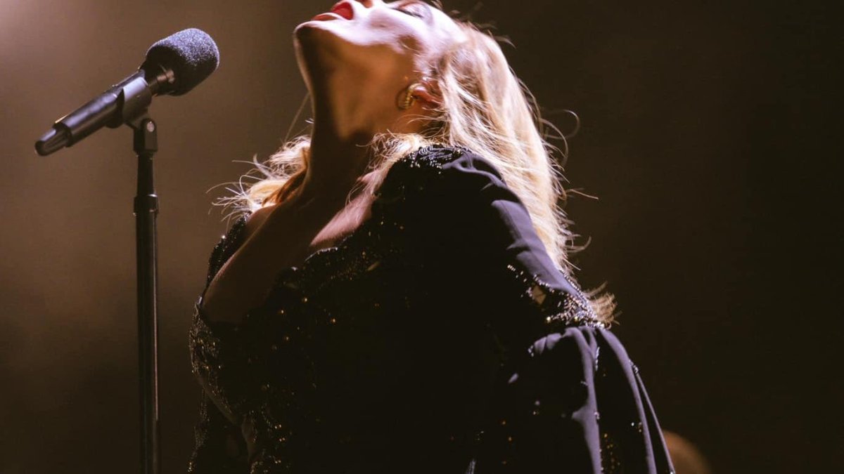 El disco más emblemático de Adele celebra 15 años.