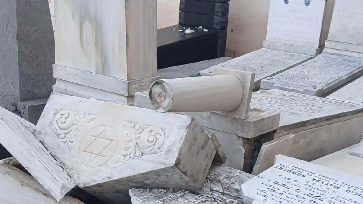 Imagen de los daños compartida por la Comunidad Judía de Barcelona