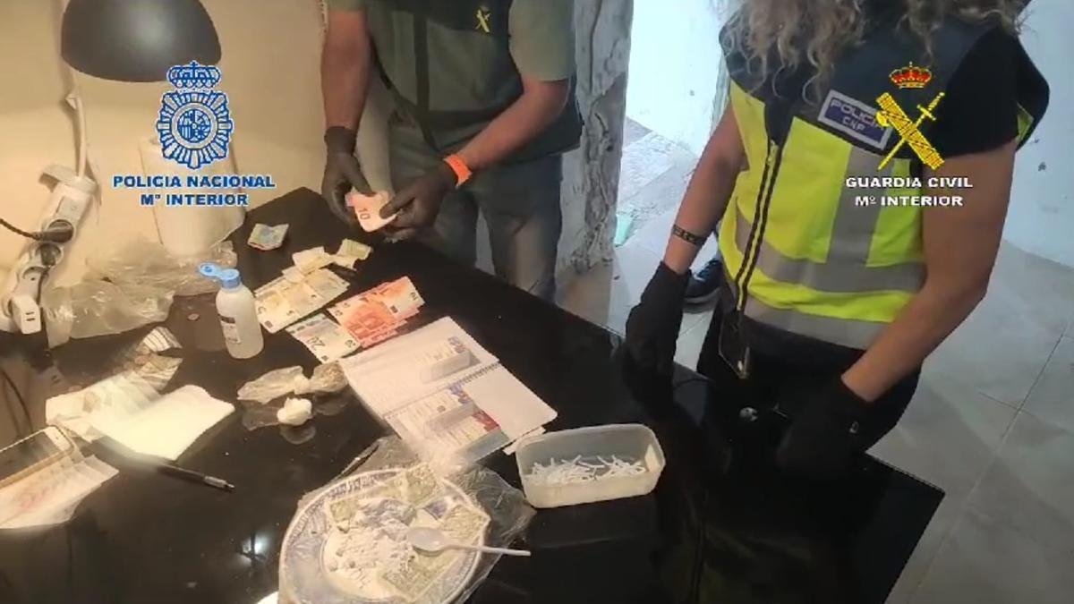 Interior de una vivienda registrada en el marco de la ’Operación Fade-Tucma’ de la Policía Nacional y la Guardia Civil.