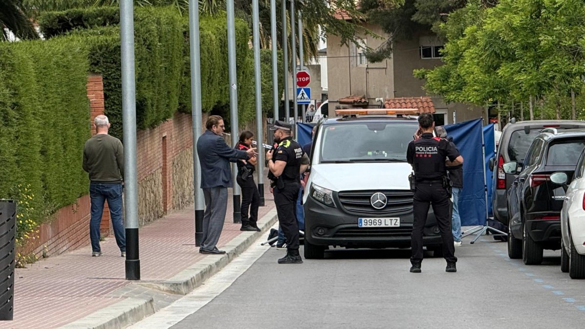 Un hombre mata a una mujer en plena calle de Esplugues de Llobregat