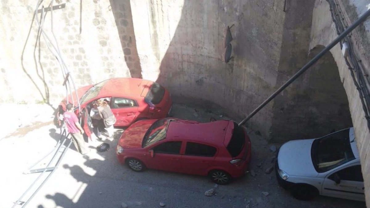 Imatge del cotxe que ha caigut.