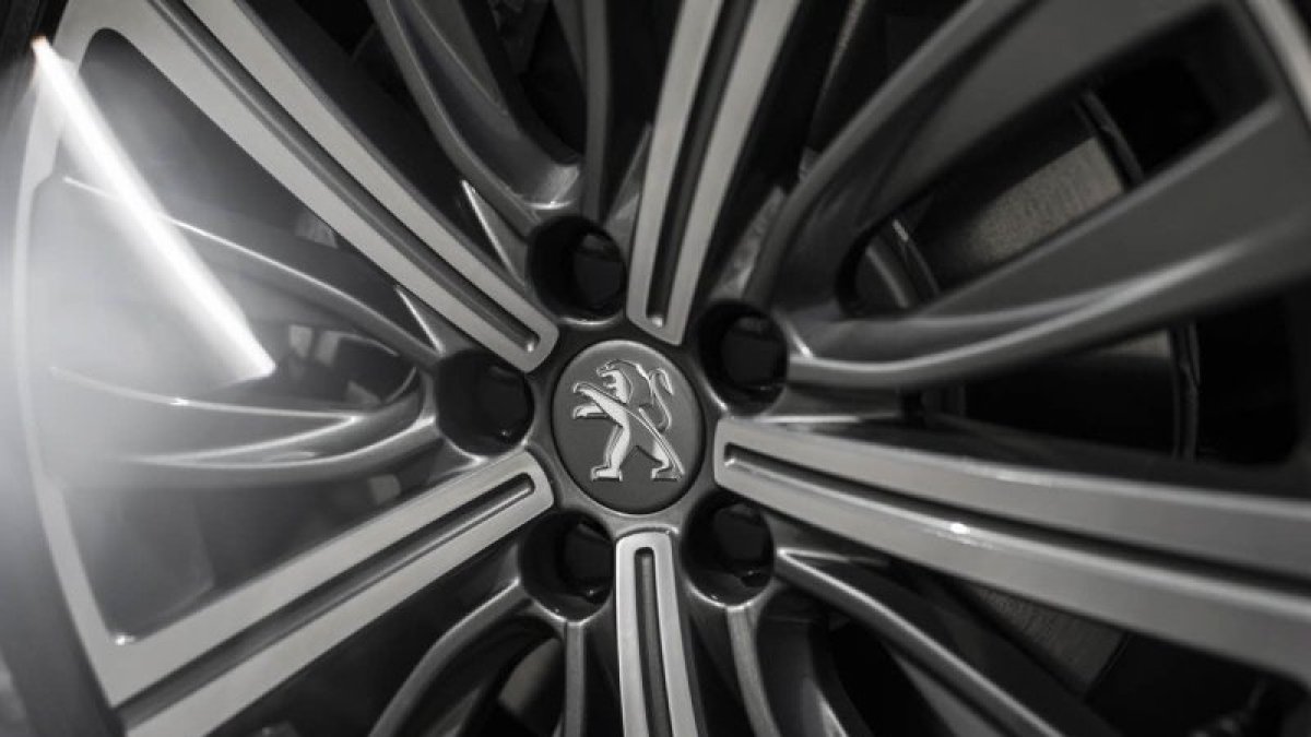 Ofrece un descuento del 35% en primeras y segundas marcas de neumáticos.