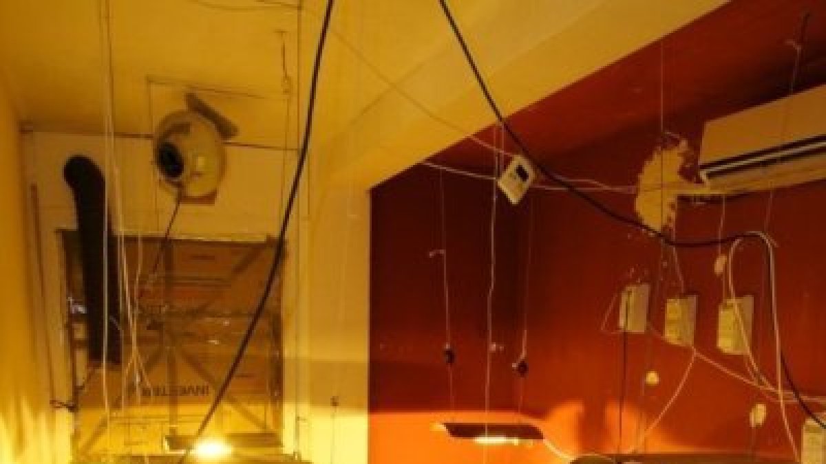 Una de las dos habitaciones en las que se encontraron las plantas de marihuana.