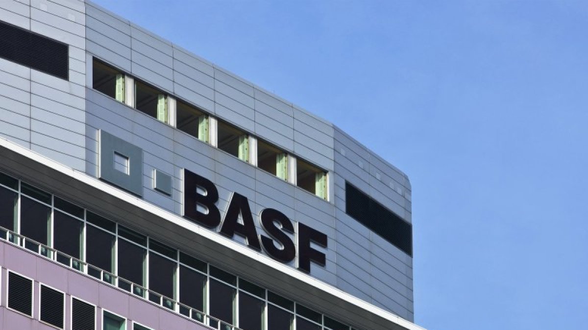 Basf sopesó comprar DuPont antes de la fusión con Dow y aún no lo descarta