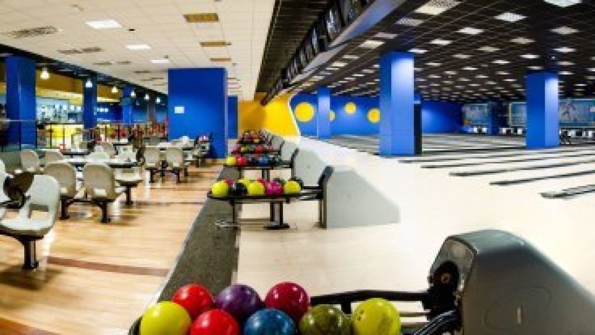 Vista panorámica de una de las boleras de la empresa Ozone Bowling, similar a la que abrirá en La Fira Centre Comercial Reus.