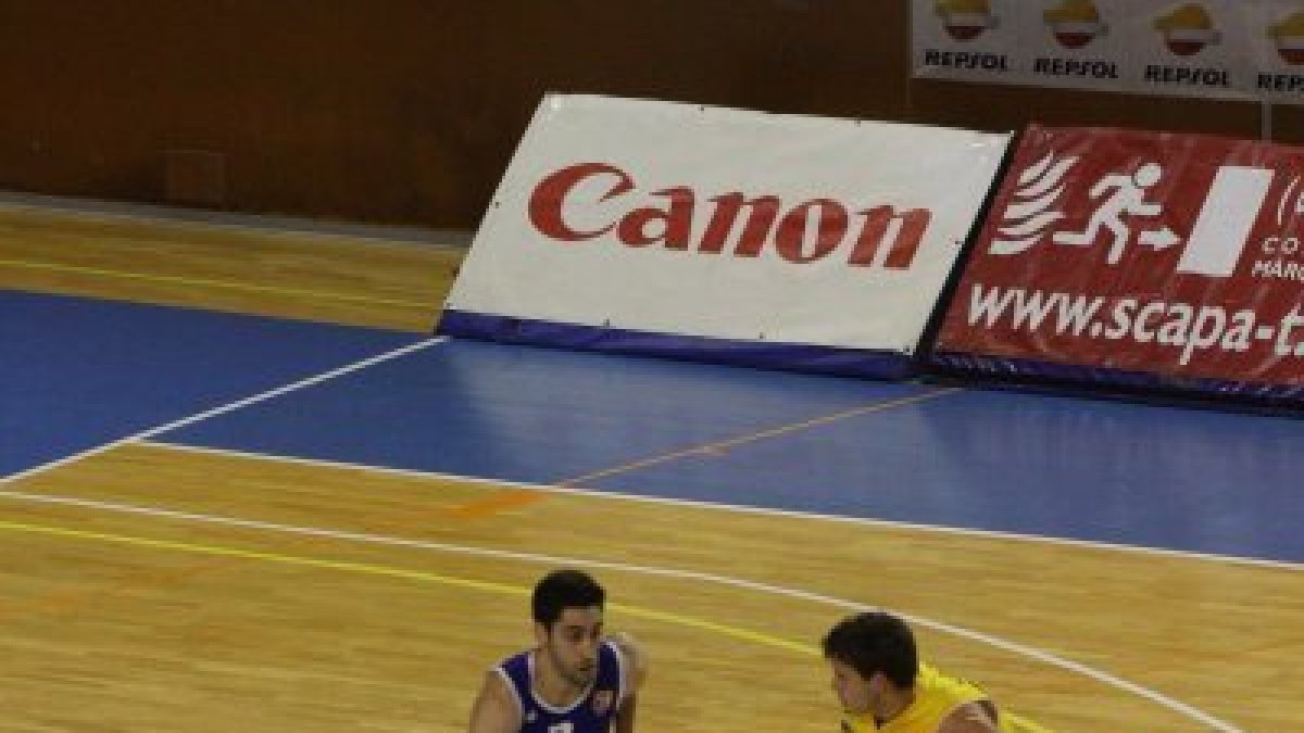 El base del CBTarragona David Fernández viajará a Cáceres a la espera de una evaluación médica final sobre su esguince.