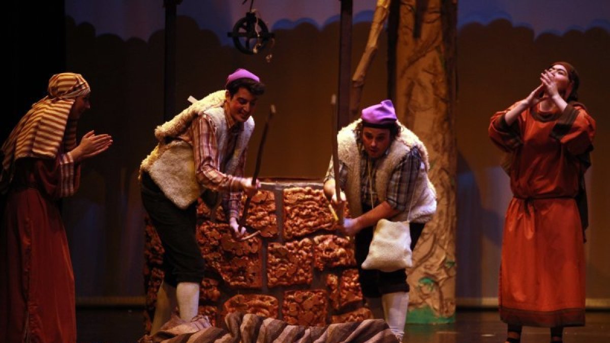 Escena d''Els pastorets principals de Valls', on el Garrafó i en Fredolic fan cagar el tió.