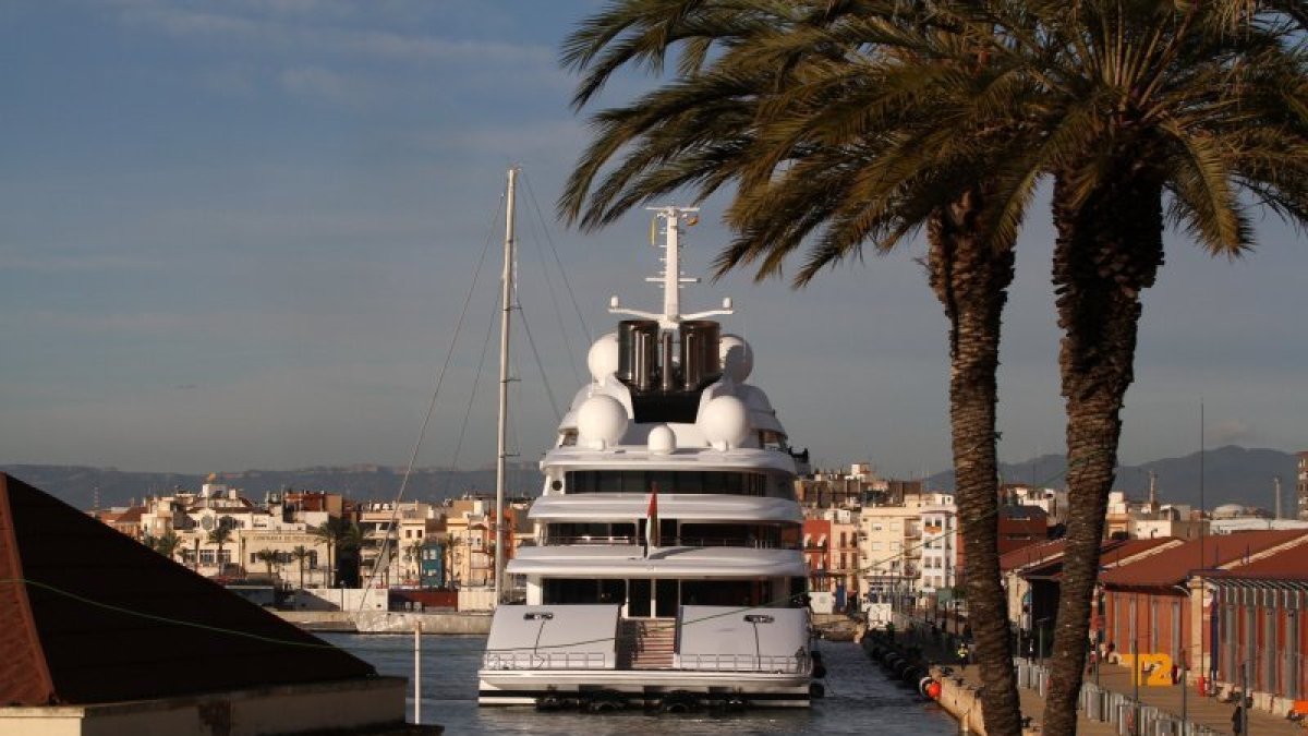 El Azzam permanece atracado en el Moll de Costa de la Marina Port Tarraco.