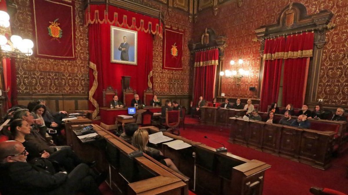 El pleno municipal de hoy se iniciará a las nueve de la mañana y se alargará durante varias horas.