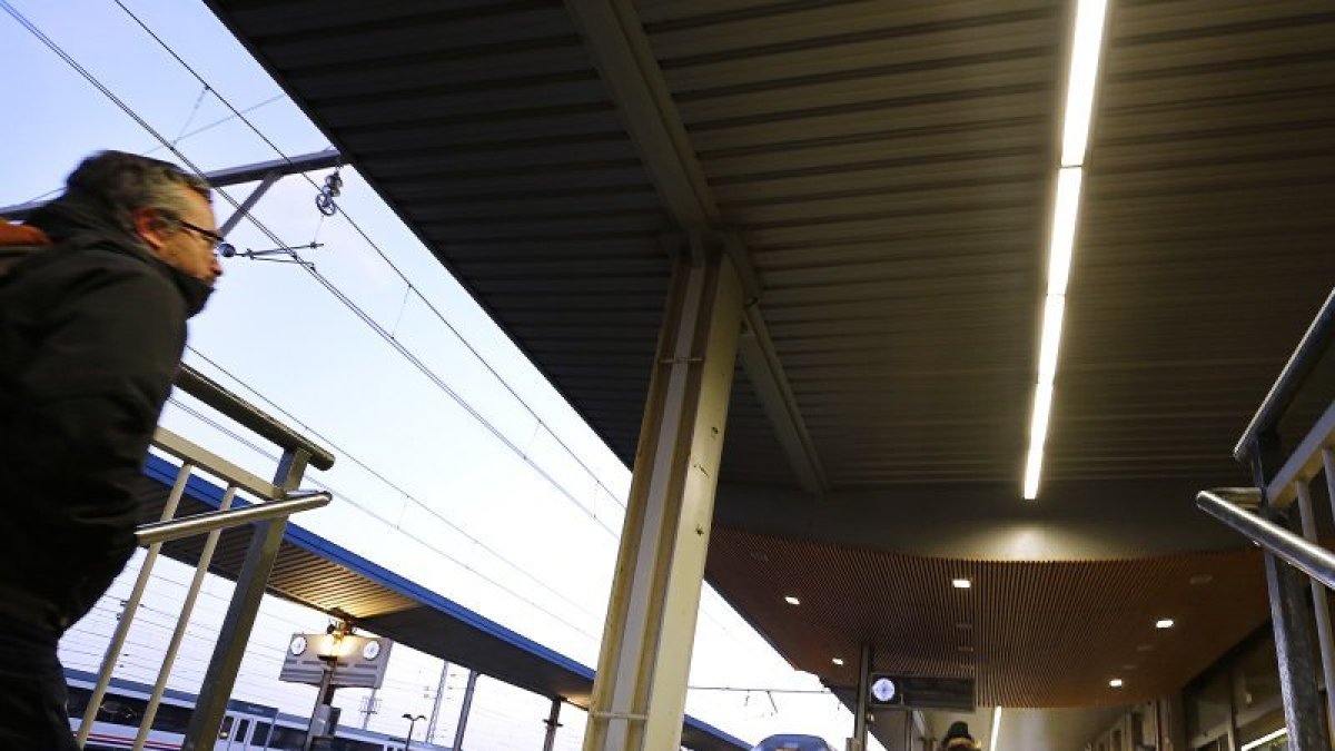 Las mejoras deben comportar la instalación de ascensores y escaleras mecánicas en la estación.