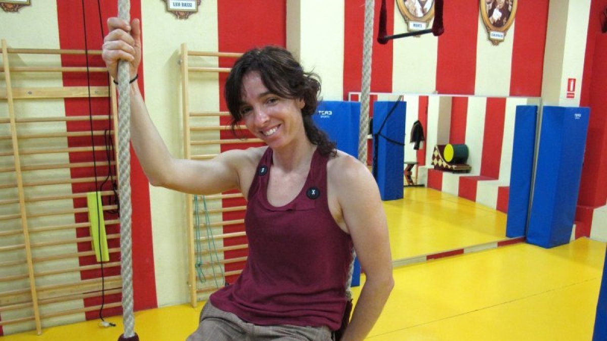 Dèlia Batet a la circoteca de la companyia vallenca Cia. Passabarret situada a Valls.