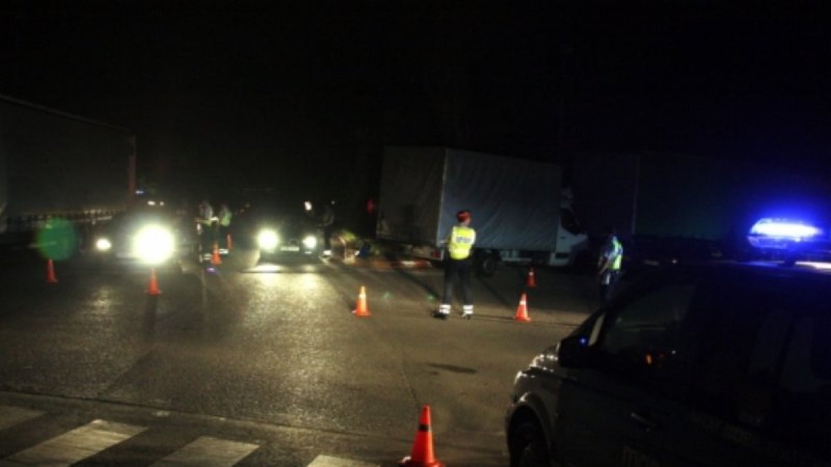 Un furgó dels Mossos d'Esquadra, davant el control d'alcoholèmia.
