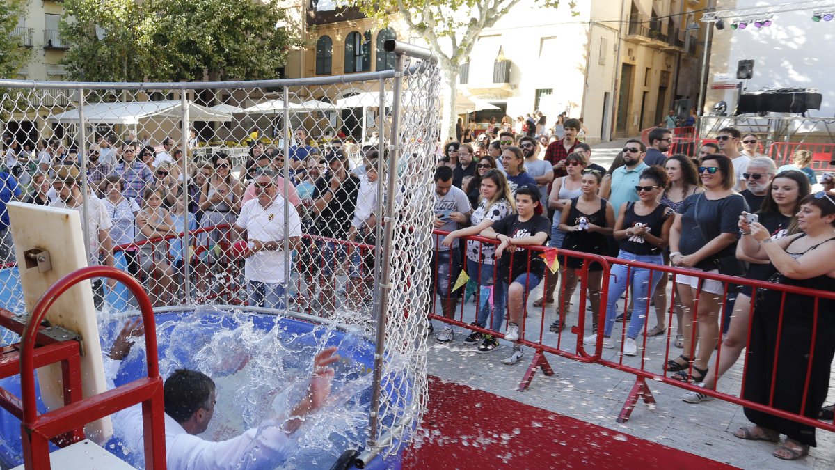 El guanyador de la Watermelon Pool, Paco Fiori, es va llençar a l´aigua amb la seva indumentària de teball: el quimono.