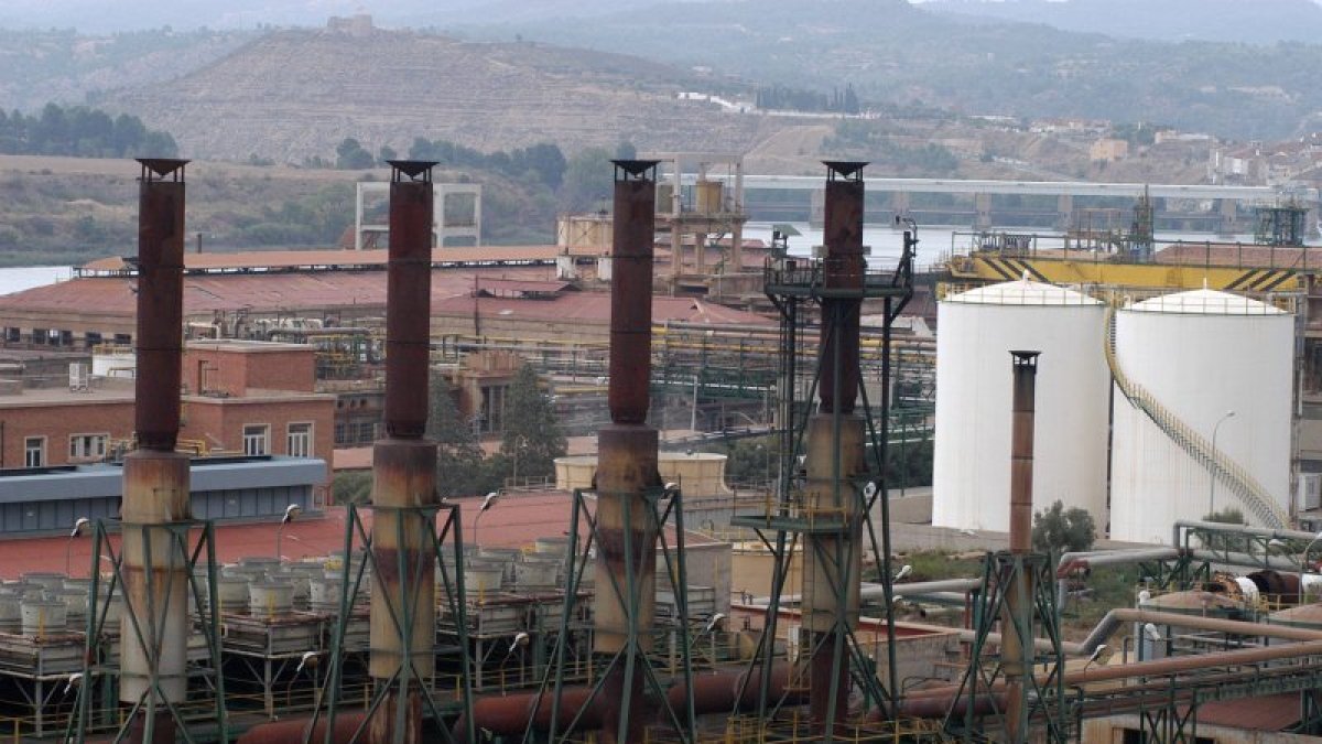 Imatge del complex químic d´Ercros, al municipi de Flix.