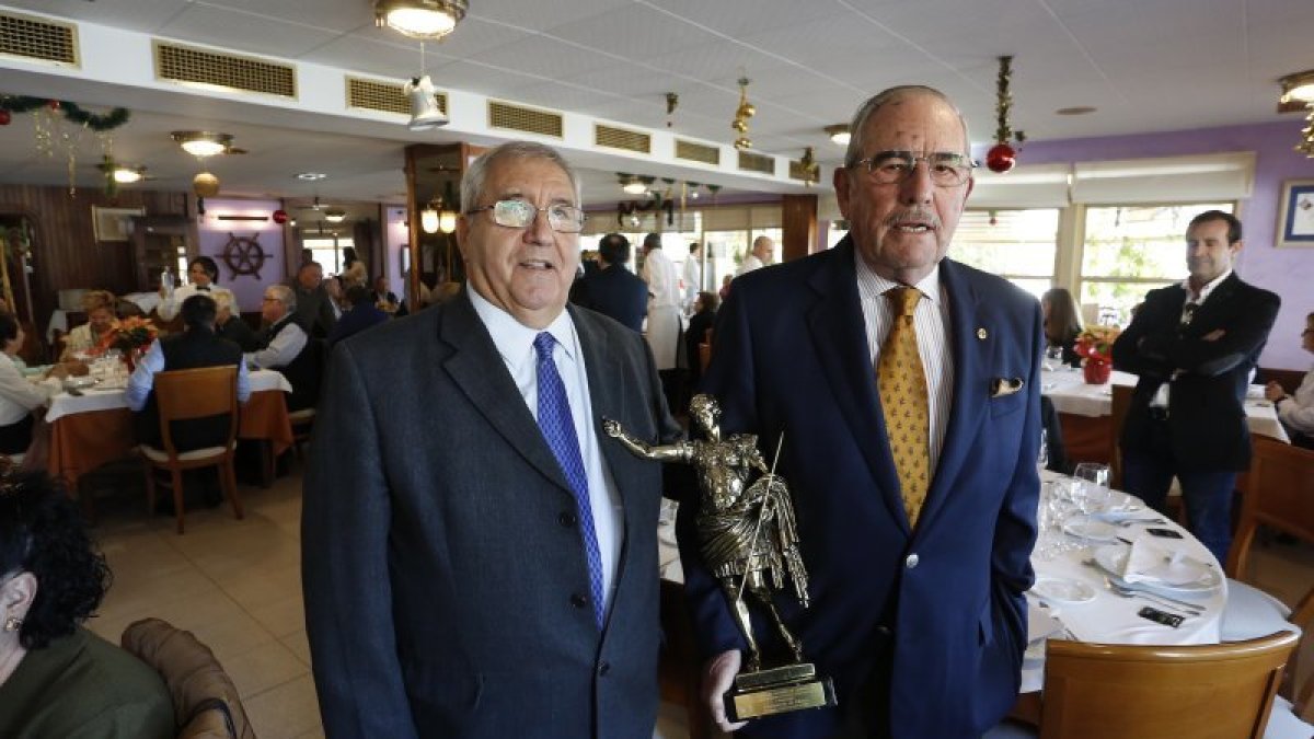 Este año el trofeo fue a manos de Eduardo Miura, co-propietario de la ganadería Miura.