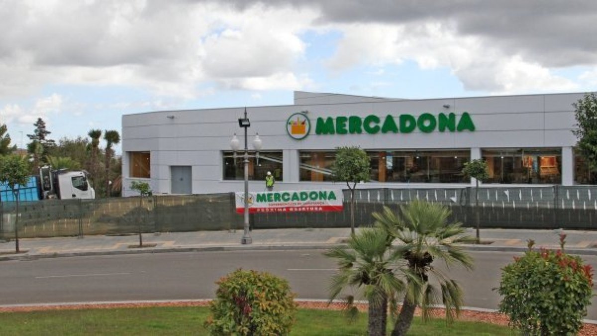 L'accident va tenir lloc ahir a la nit davant el Mercadona de Via Augusta.