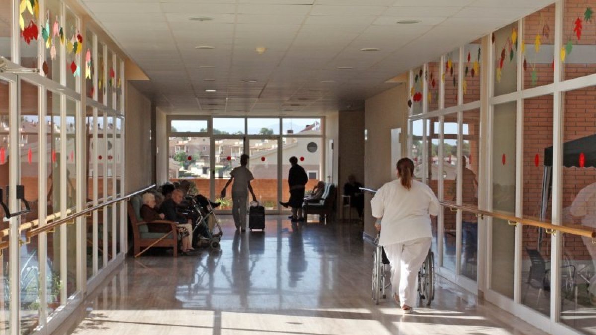 Los requisitos para poder acceder a la ley de dependencia se han endurecido sobremanera. Los beneficiarios han caído en Tarragona mientras suben los solicitantes.