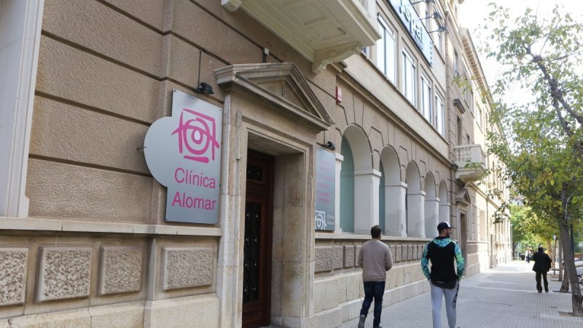 El edificio de la antigua Clínica Savé ya luce el logo del Centre Mèdic Diagnòstic Alomar.