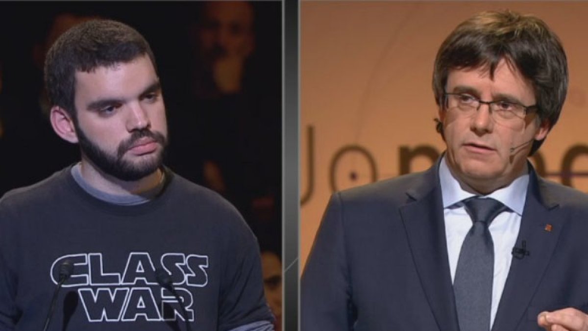 Andreu Agredano, un joven de Reus en paro, le reclamó dar la voz a la gente de la zona del Camp de Tarragona para que decida si quiere o no desarrollar el proyecto de BCN World, que tildó de «especulativo»